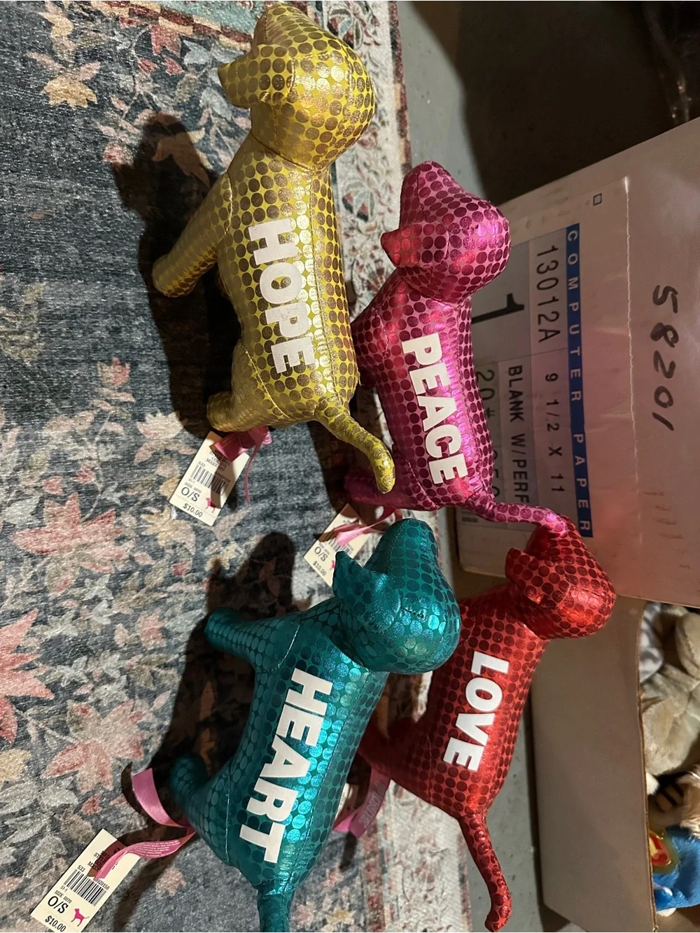 Victoria’s Secret Set of 4 Sequined Dog Figurines - Hope, Peace, Heart, Love - Picture 3 of 4